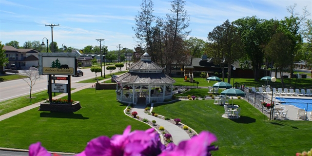 Outdoor gazebo and pool.