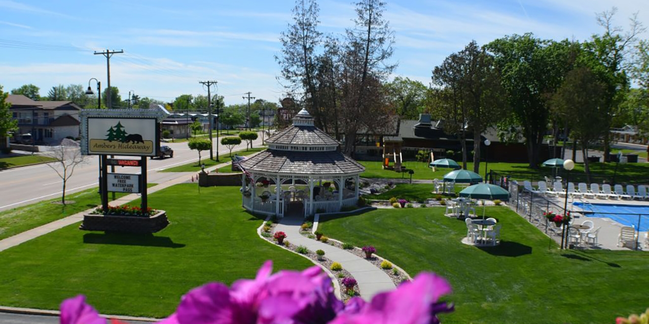 Outdoor gazebo and pool.