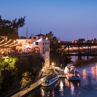Downtown Dells river view