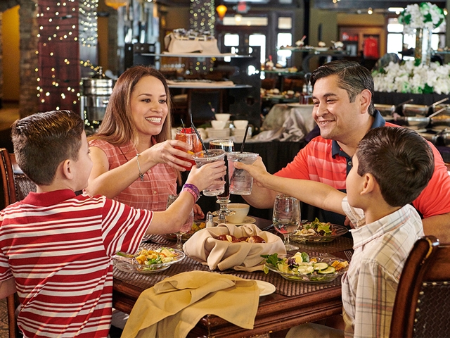 Family dining at Trappers Turn.