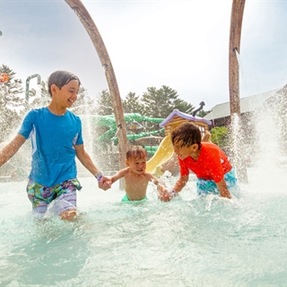 Kids playing at Lake Wilderness outdoor waterpark