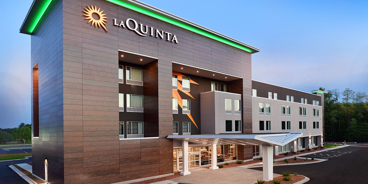 Exterior and entrance of La Quinta by Wyndham - Wisconsin Dells