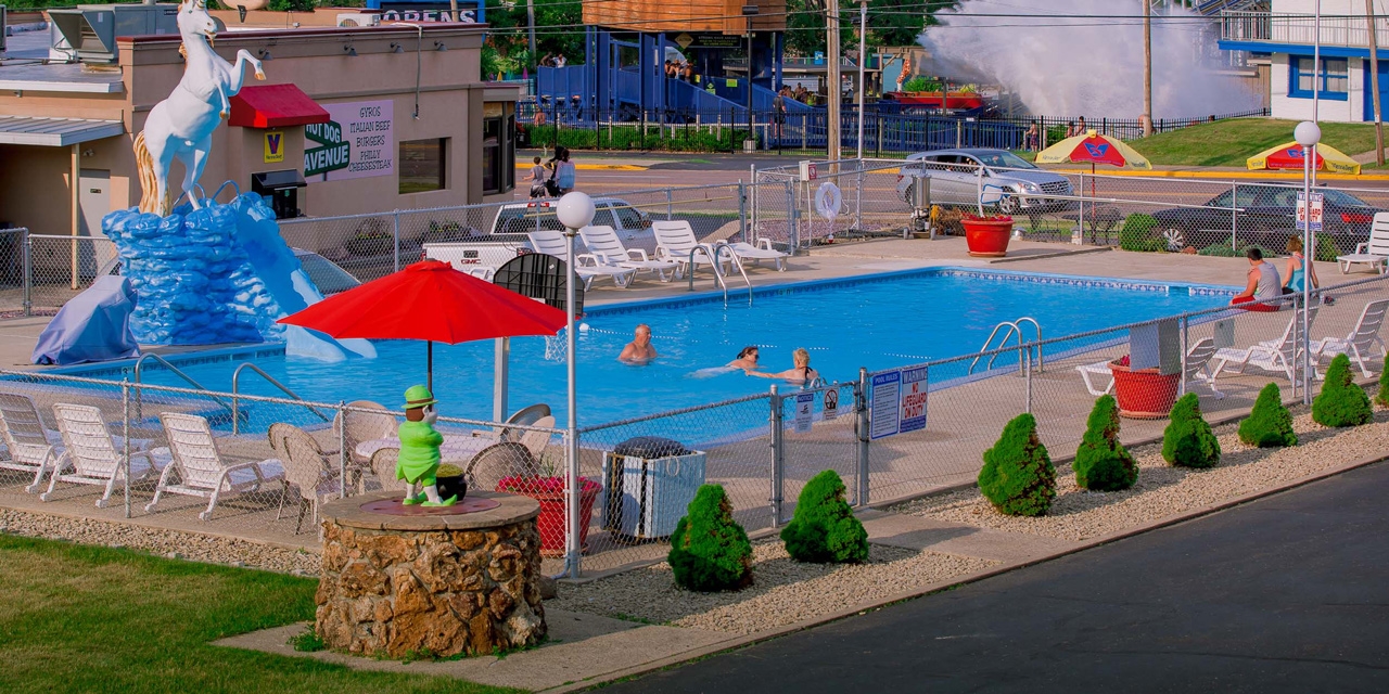 Shamrock Motel with outdoor pool.